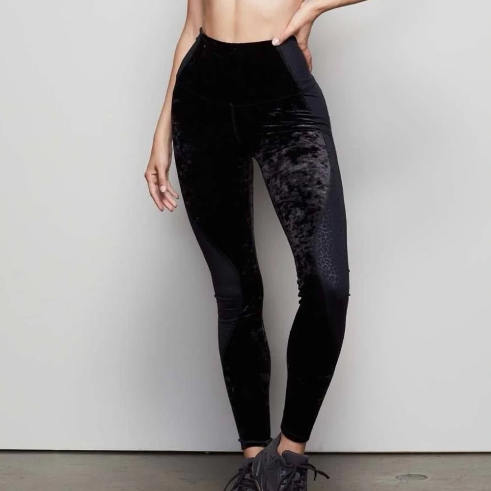 GOOD AMERICAN Crushing It Velvet Leopard Print Leggings Black Medium - Picture 3 of 7